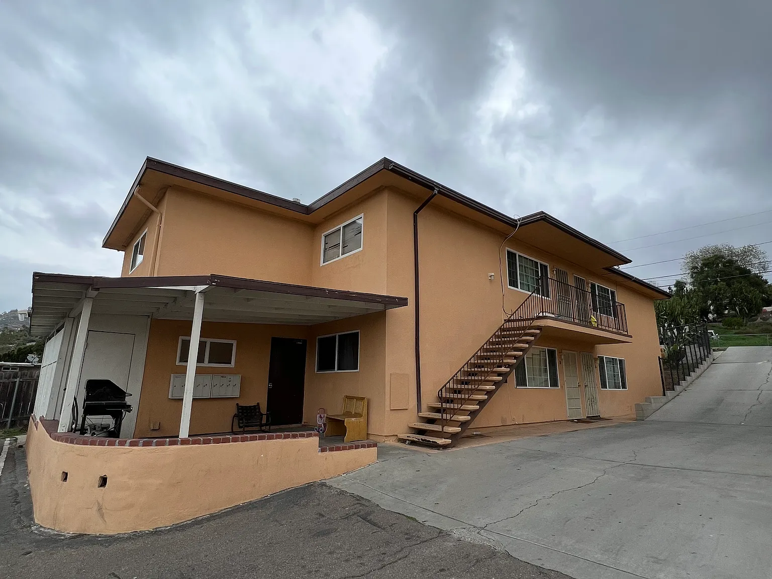 2 bed, 750 sqft, $1,975 — Photo 2