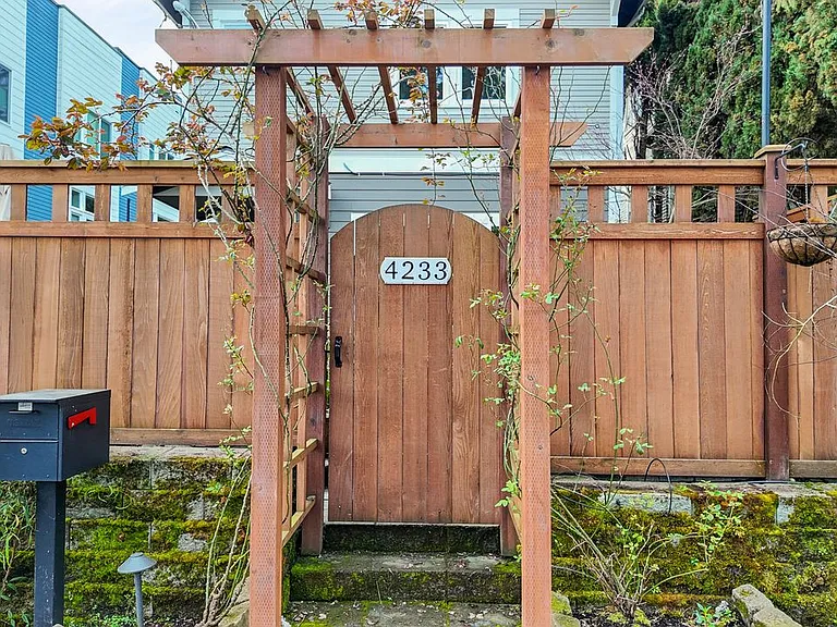 4233 S Lucile St — Photo 2