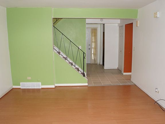 2nd image of 124 Leslie Ln