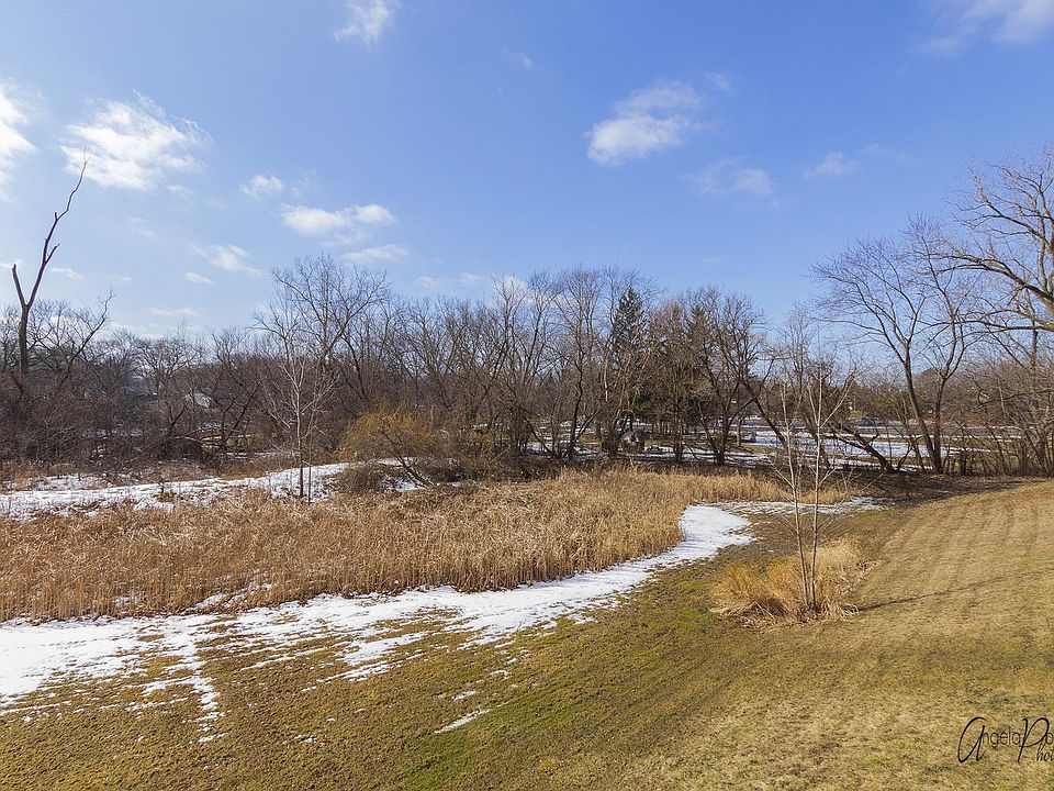 2nd image of 640 McHenry Rd #2-301