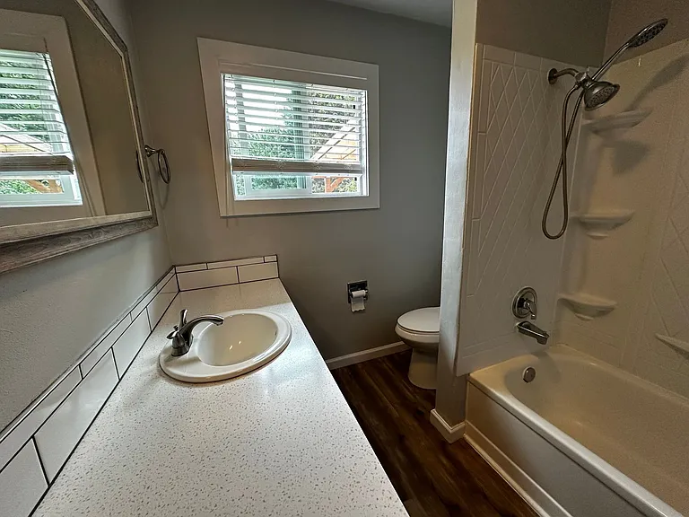 1703 Springhill Dr NE — Photo 10