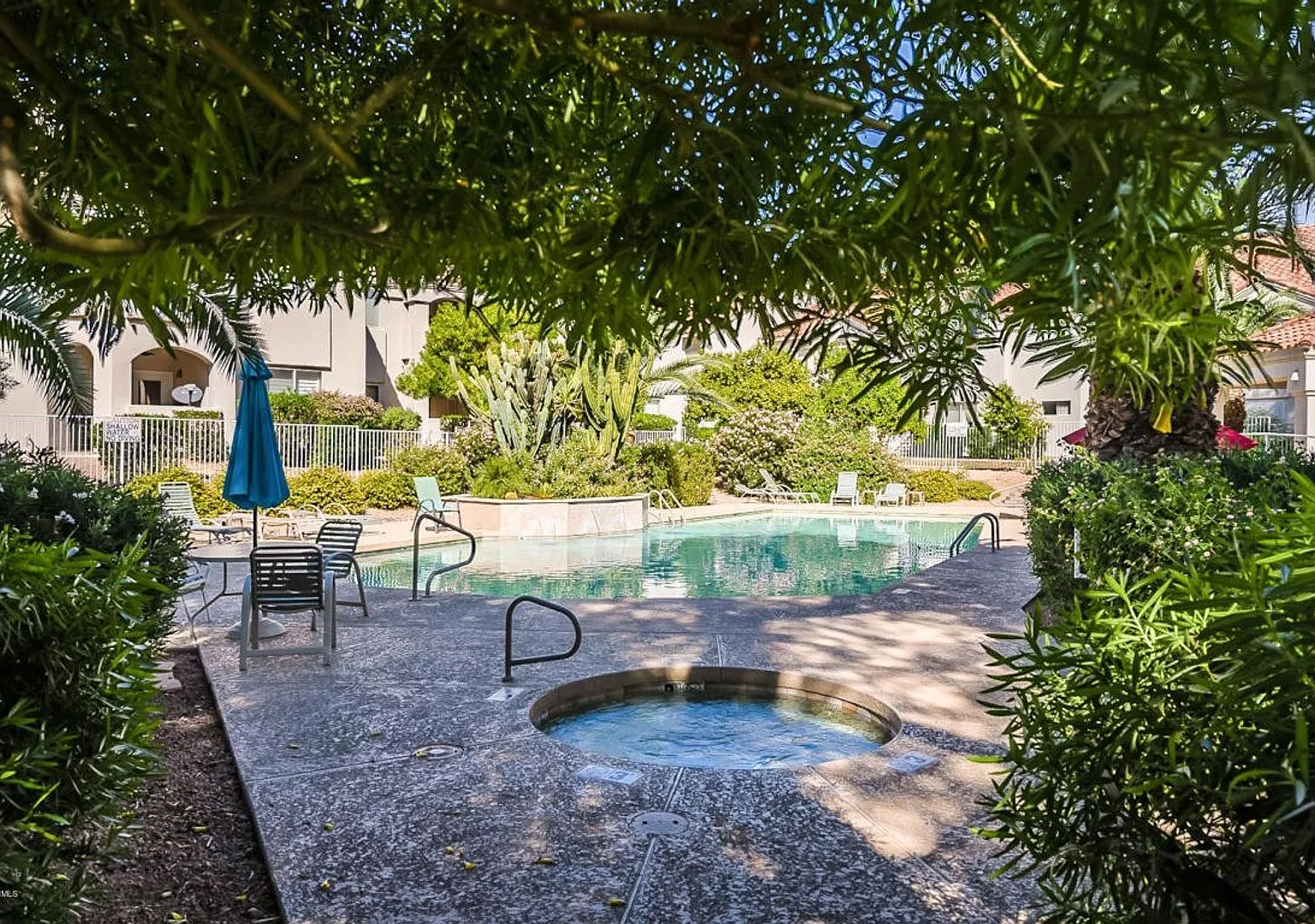 2 Bedroom Paradise Valley Gem with Private Patio & Fireplace — Photo 1