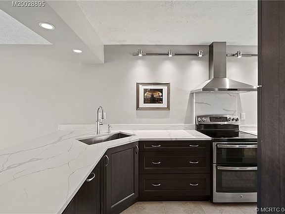 3rd image of 389 SW 35th St