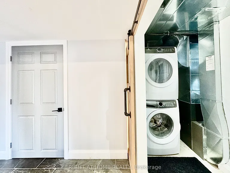 20 Prince Of Wales Dr #LOWER — Photo 9