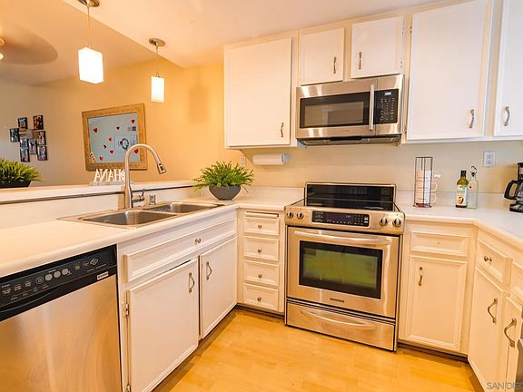 2nd image of 1691 Melrose Ave Unit H