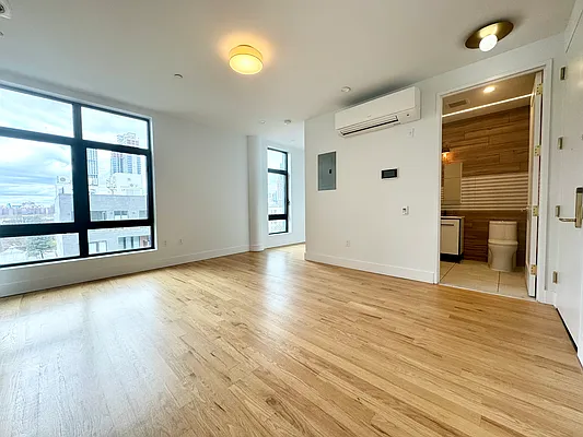 150 Eagle Street #7JJ