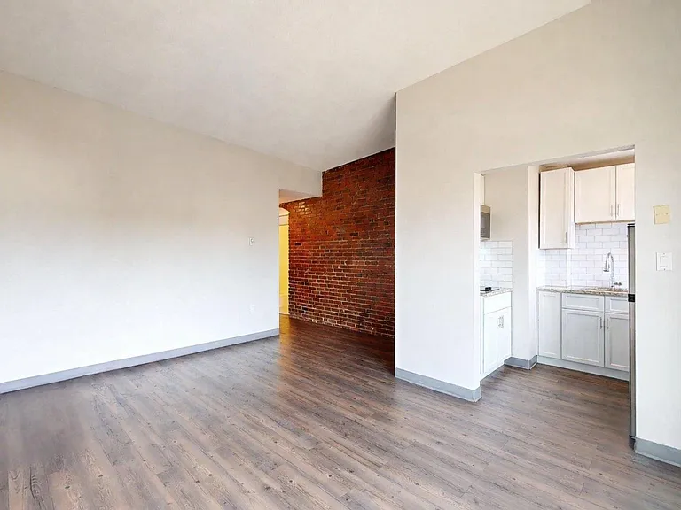300 Meridian St #7 — Photo 3