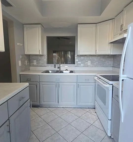4061 NW 9th Ave #106 — Photo 1
