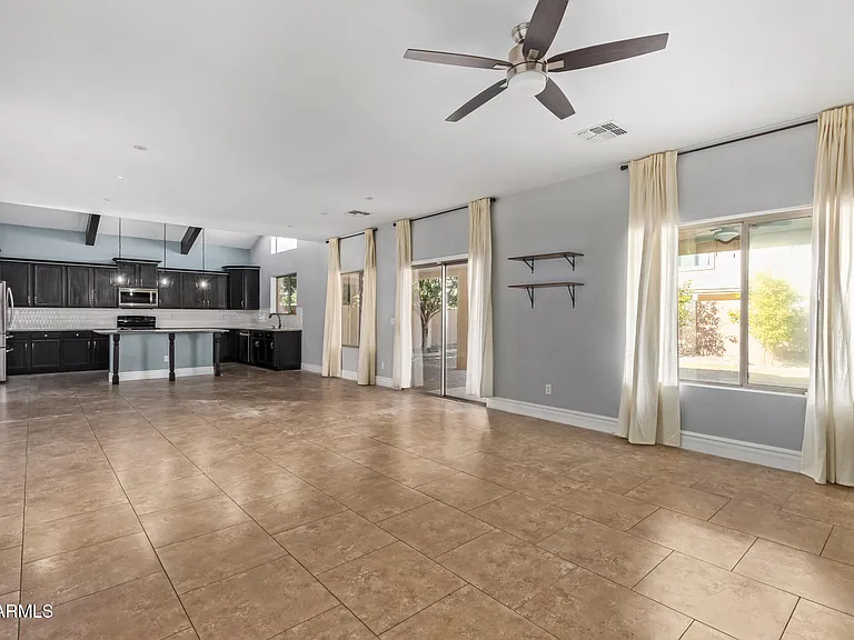 8406 W Pioneer St — Photo 11