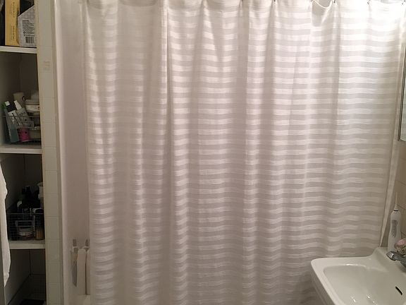 4th image of 2111 N Hoyne Ave #1