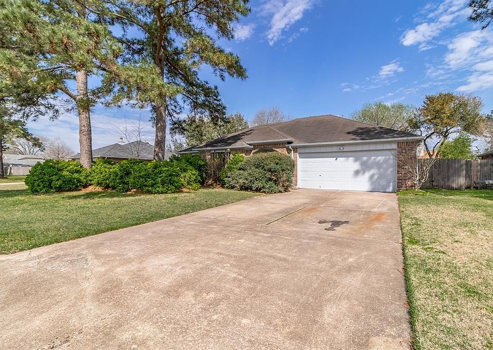 1st image of 19618 Hunt Lake Ln
