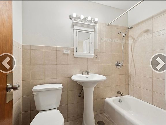 2nd image of 7019 N Ridge Blvd APT 3B