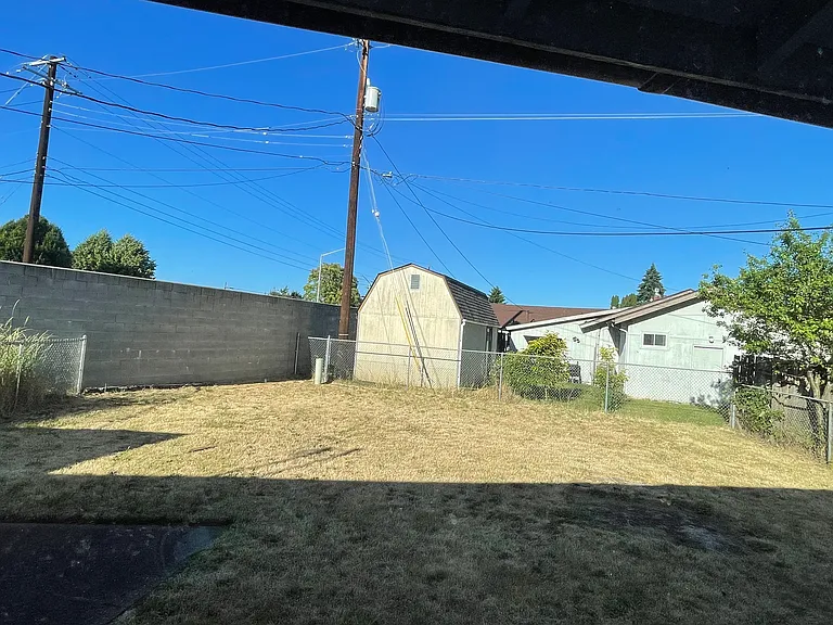 SE 104th Ave — Photo 4
