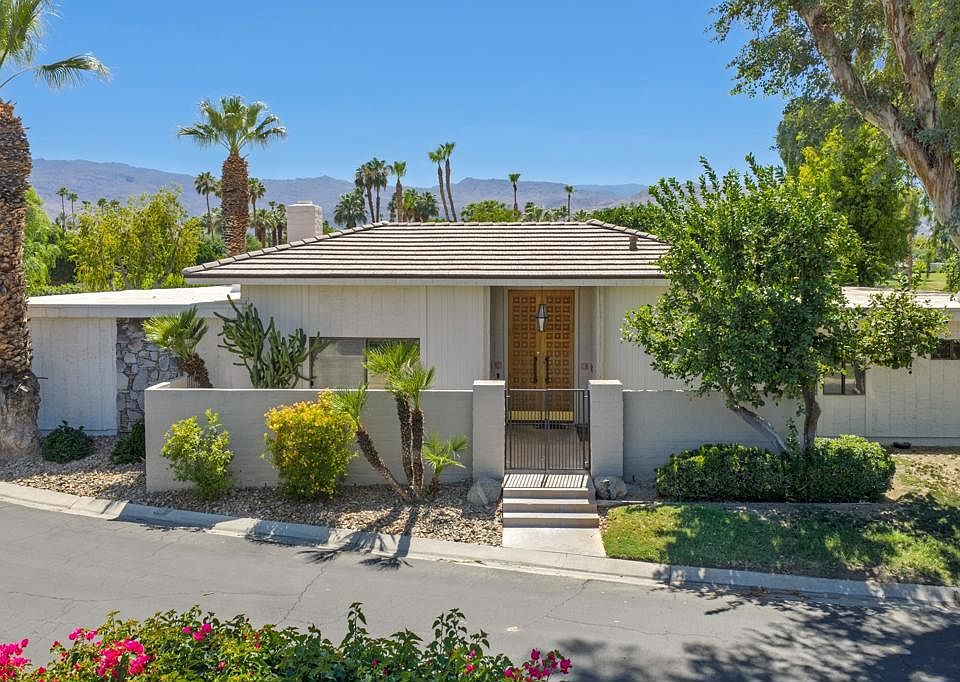 1st image of 74984 S Chateau Cir