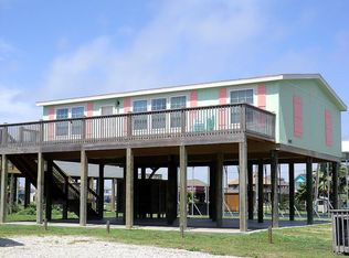 905 Meynig Dr, Crystal Beach, TX 77650