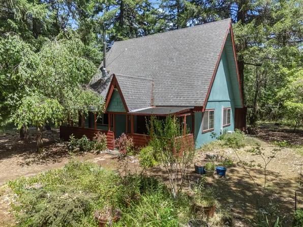 291 Crest Dr, Cave Junction, OR 97523