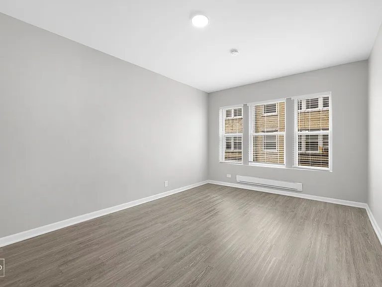 4901 S Drexel — Photo 9