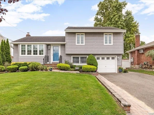 3962 David Place, Seaford, NY 11783