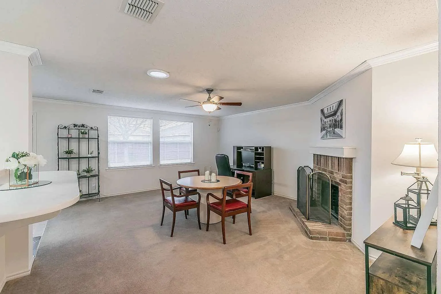 4 bed, 2018 sqft, $4,000 — Photo 3