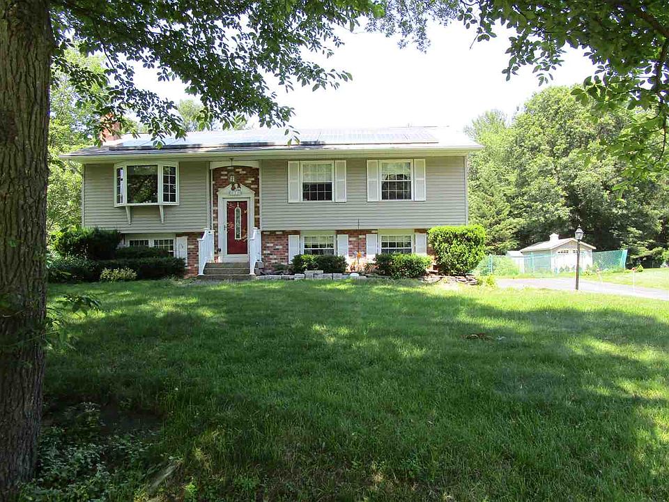 1st image of 10 Acorn Ave