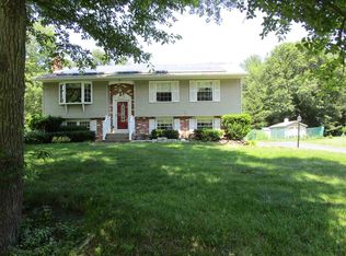 10 Acorn Ave, Clifton Park, NY 12065