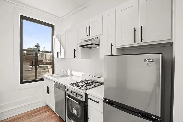 Rented by Cooper & Cooper Real Estate | media 4