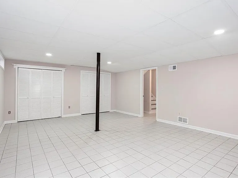 4049 Leicester Dr NE — Photo 26