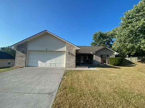 105 Maple Oak Dr Photo 1