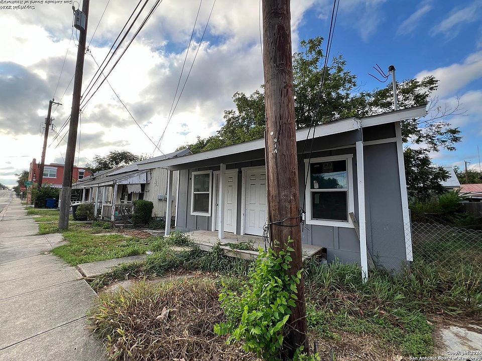 1st image of 910 W Ashby Place LOT 9&10A