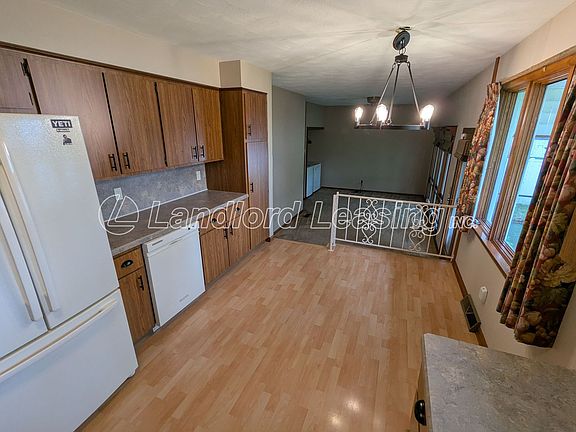 4th image of 2823 Brookview Dr