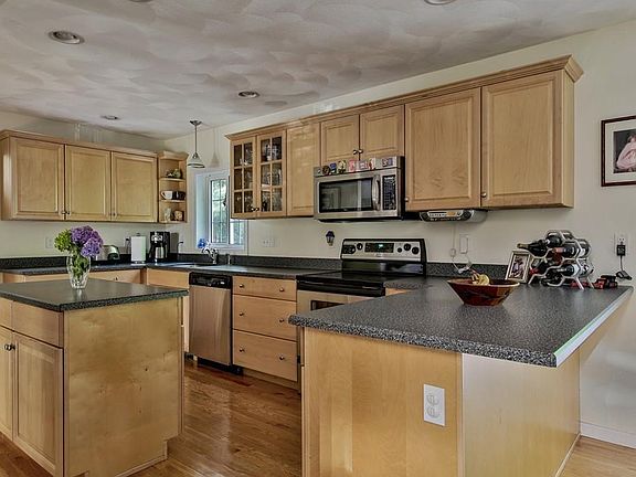 3rd image of 3 Powow Cove Ln