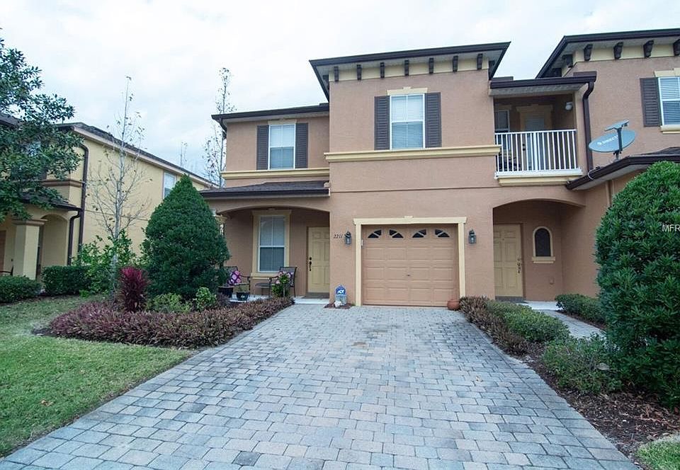 1st image of 2211 Retreat View Cir