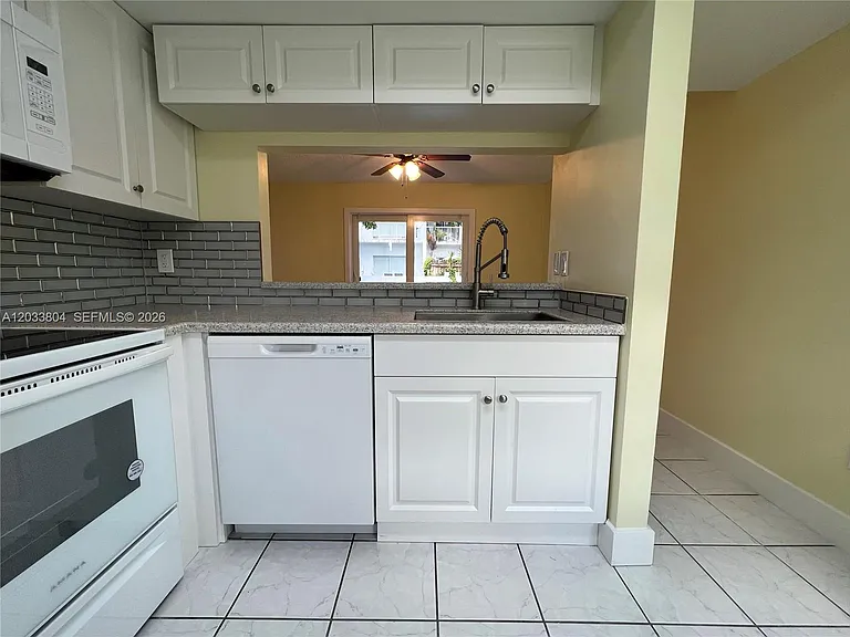20759 SW 83rd Ave — Photo 3