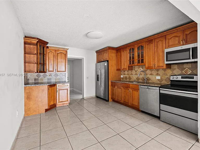 1800 SW 97th Ave #A — Photo 6