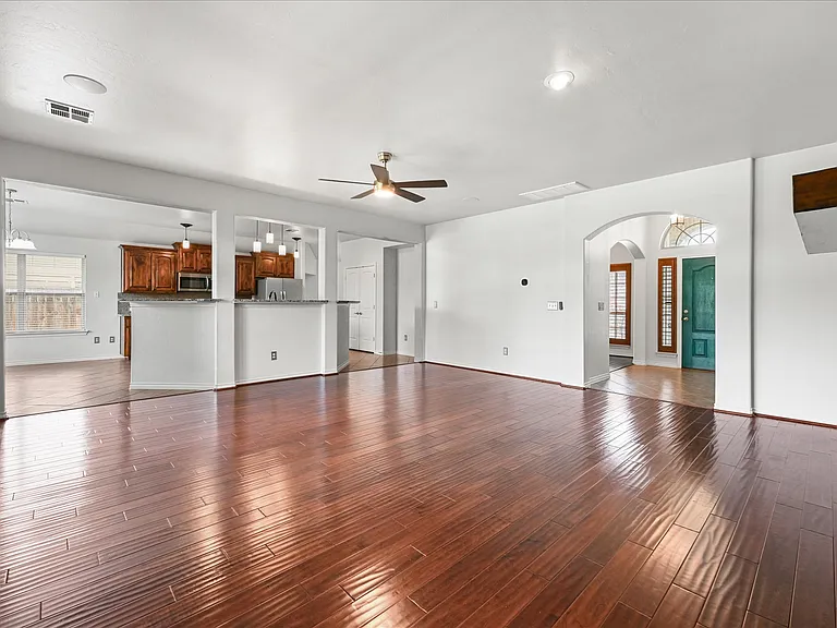 8725 Pikes Peak Rd — Photo 13