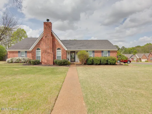 1950 Pecan Grove Dr, Southaven, MS 38671