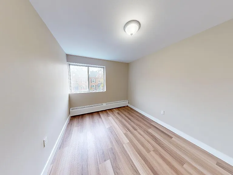 255 Stewart St — Photo 36