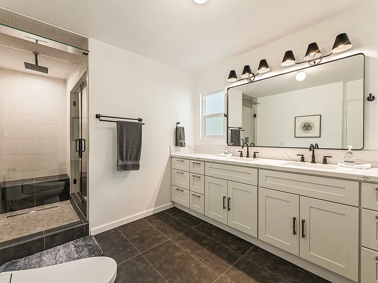 1824 Webster Ave — Photo 15