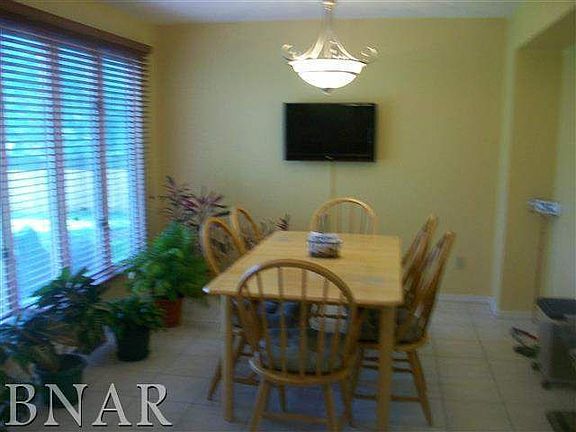 4th image of 3419 Fountain Lake Dr