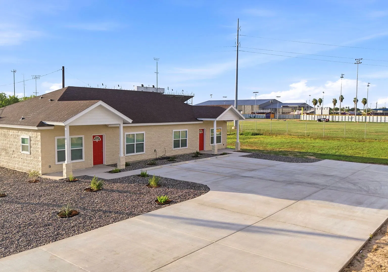 2085 La Palma St — Photo 1
