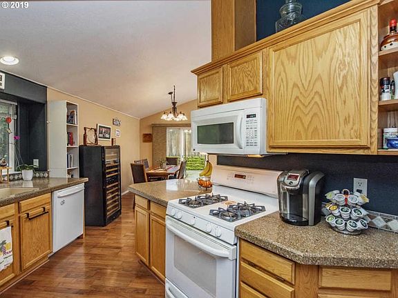 5th image of 5119 NE 76th St