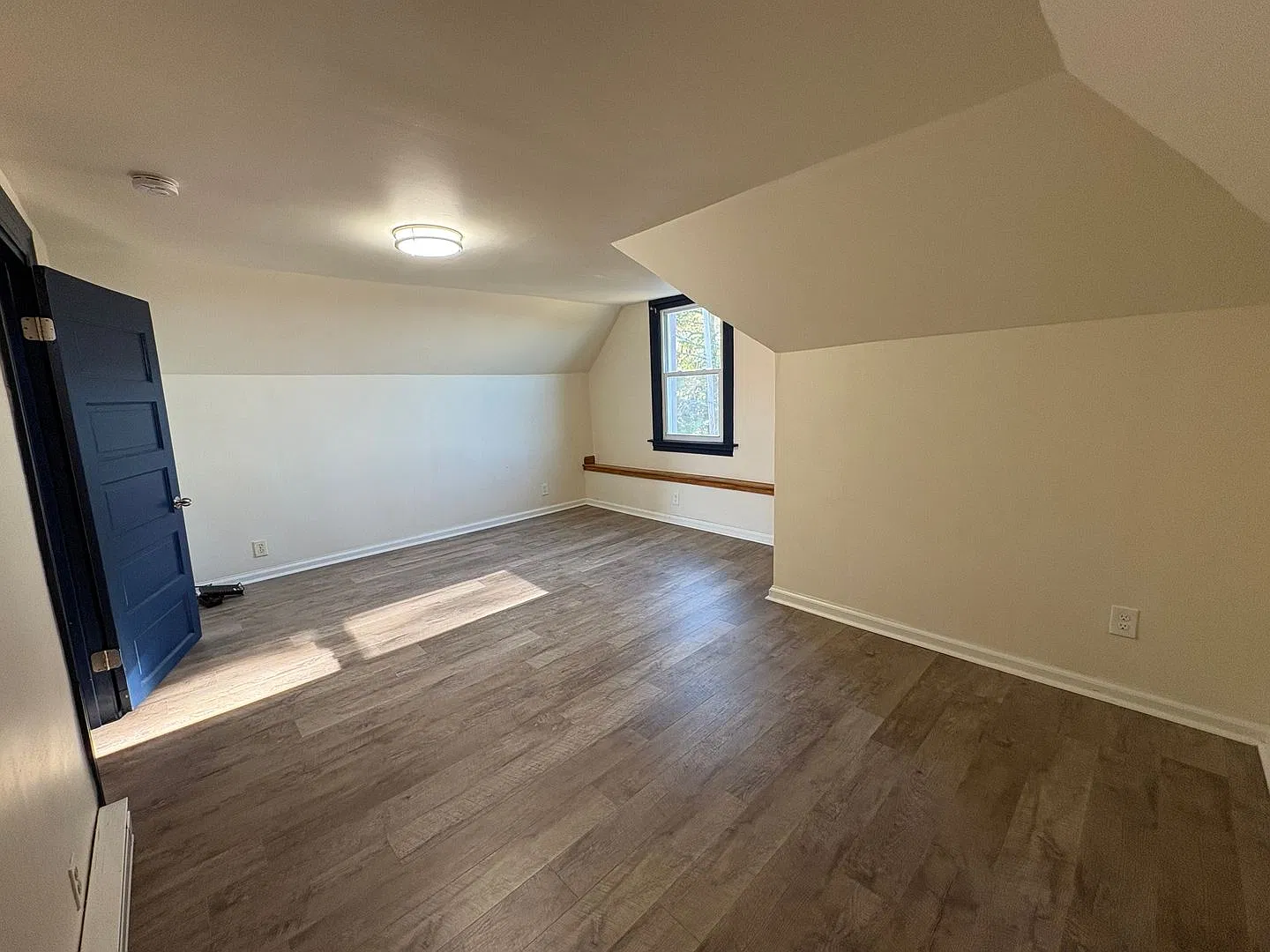 3 Unit Apartment Building in the Heart of the Bellevue area of Pittsburgh — Photo 4