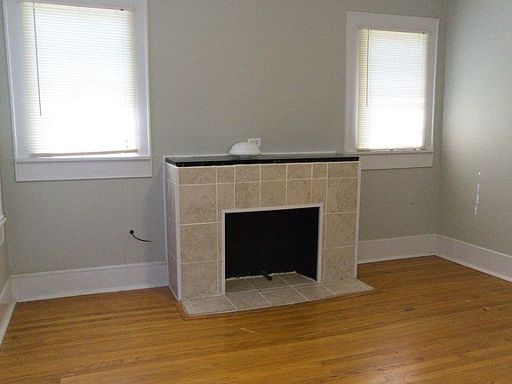 4th image of 2928 Elm St