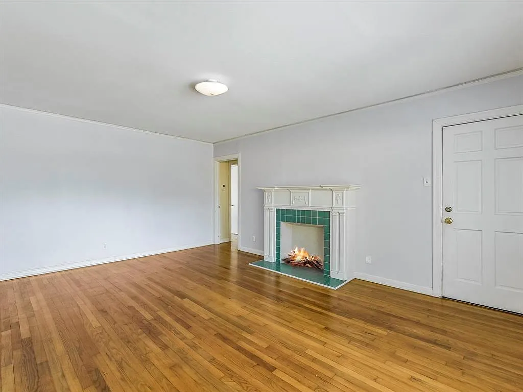 2 bed, 1.0 bath, 1495 sqft, $2,795 — Photo 3
