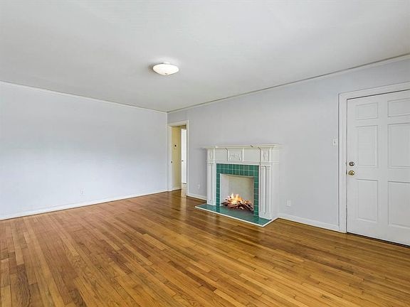 3rd image of 2323 Hartford Rd #A