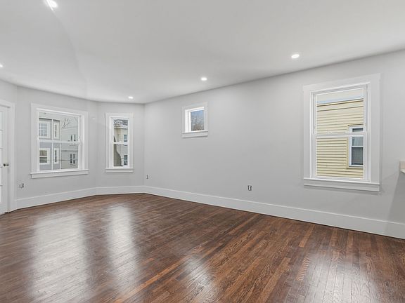 4th image of 18 Ronan St Floor 2