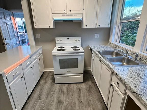 4th image of 401 S Clinton Ave #C