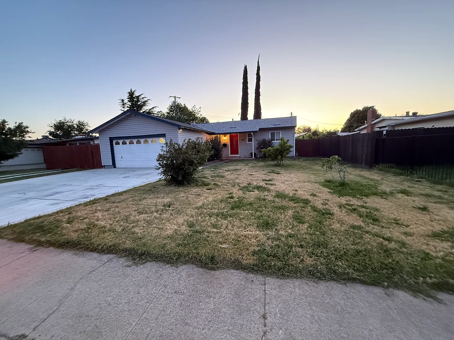 3 bed, 1000 sqft, $2,200 — Photo 2