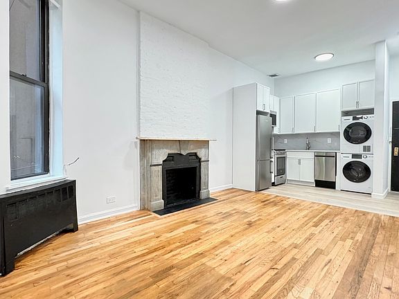 5th image of 213 E 11th St APT B