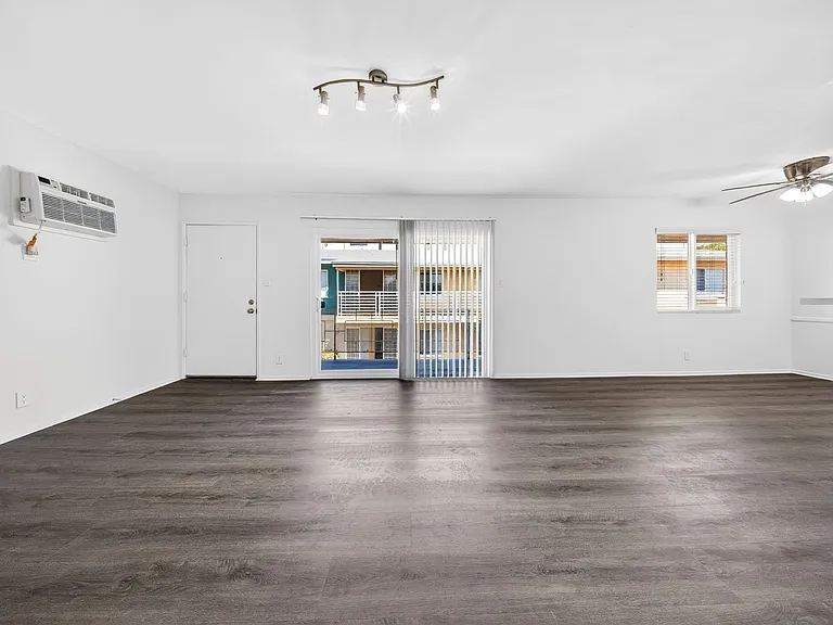 15114 Dickens St. — Photo 4